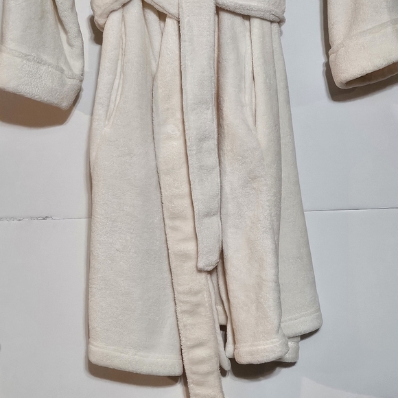 Lauren Ralph Lauren 'LRL' Monogram Plush White Robe - Picture 4 of 12